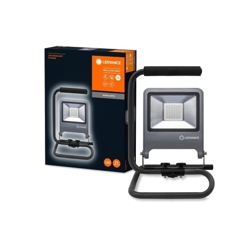 Mobiler LED-Fluter mit Steckdosen