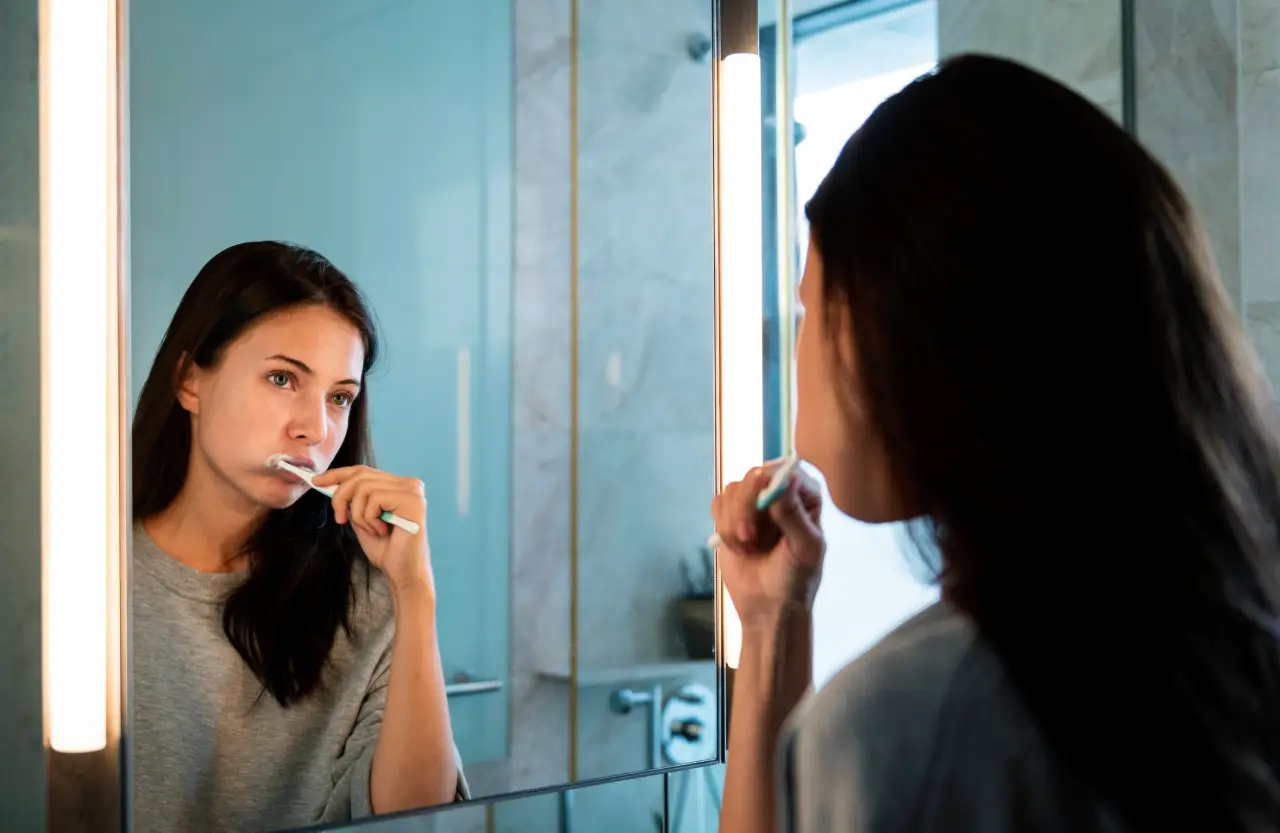 Allgemeinbeleuchtung im kleinen Badezimmer mit guter Sicht