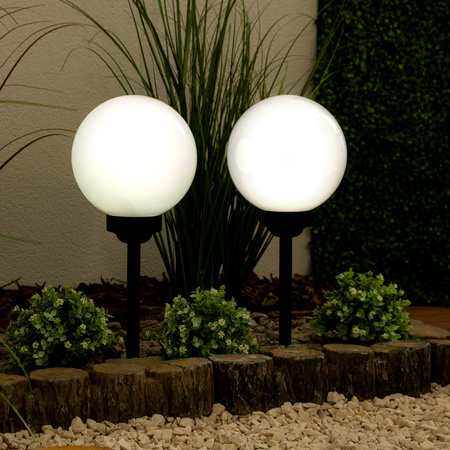 LED-Solar-Gartenlampe mit Nieten weiße Kugel 20 cm