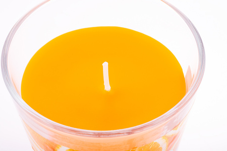 Dekokerze mit Orangenduft im Glas