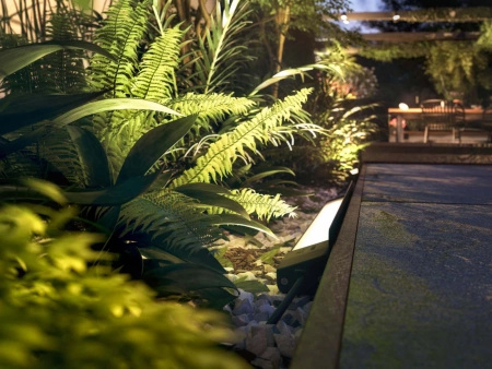 LED Amaranth 20W IP65 CCT RGB PHILIPS HUE Lineare Gartenlampe