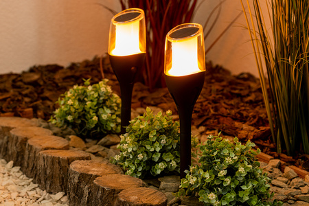 Set 4x LED Garten Fackel Solar Mast 60 cm Flamme Dämmerungssensor