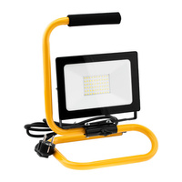 Tragbarer LED Fluterstrahler auf einem Stativ HANDLE 30W 4500K