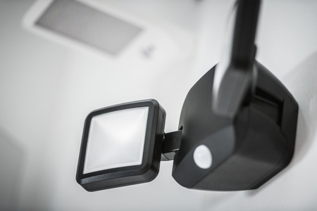 LED-Flutlicht 10W 480lm 4000K IP54 Schwarz mit Bewegungsmelder LEDVANCE SPOTLIGHT Batteriebetrieb Twin