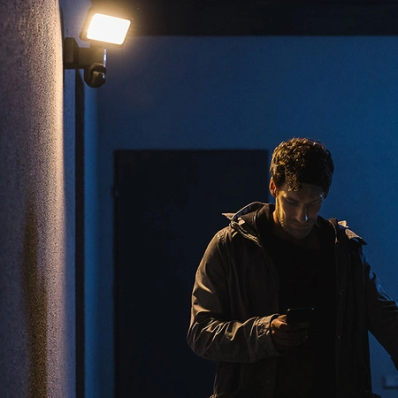 LED-Flutlicht 23W 2000lm 3000K Sensor und HD-Kamera SMART+ WIFI LEDVANCE