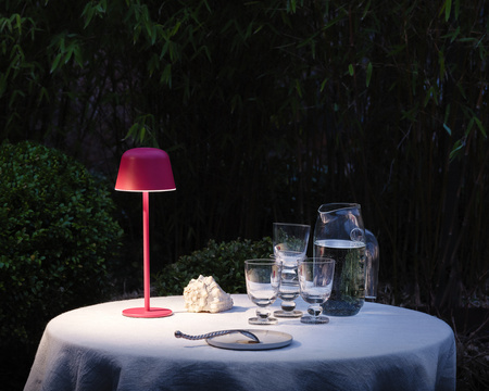 LED-Tischlampe für draußen Wiederaufladbar Dimmbar 2.5W 200lm 2700/4000/6500K IP54 Rot Endura Ledvance