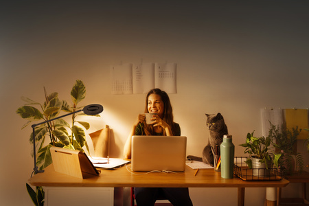 LED 15W 450lm CCT Dimmbar Schwarz SMART+ WiFi Sun@Home Ledvance Nachttischlampe