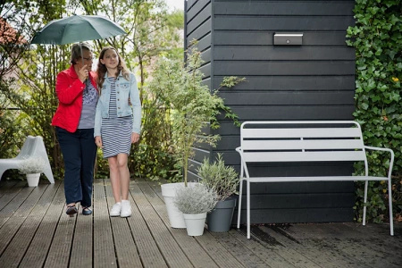 Garten LED Wandleuchte BUSTAN 3.8W Bewegungssensor 4000K Neutral IP44 Anthrazit PHILIPS