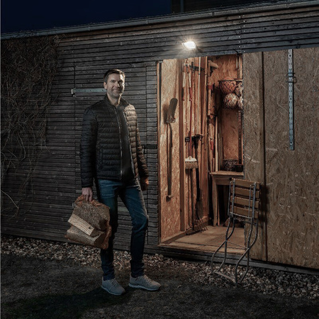 LED-Flutlicht 30W 2400lm 6500K IP65 Schwarz mit Bewegungs- und Dämmerungssensor + Fernsteuerung KOBI MHNC