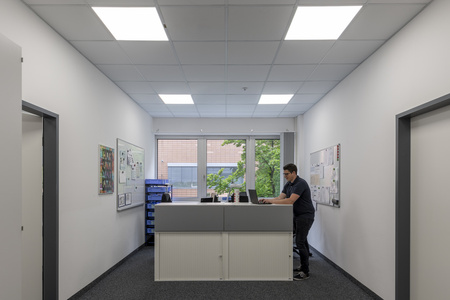 LED-Panel Deckenleuchte 33W 4320lm 3000K Warm Anbauleuchte Einbauleuchte Weiß 60x60cm Comfort Ledvance