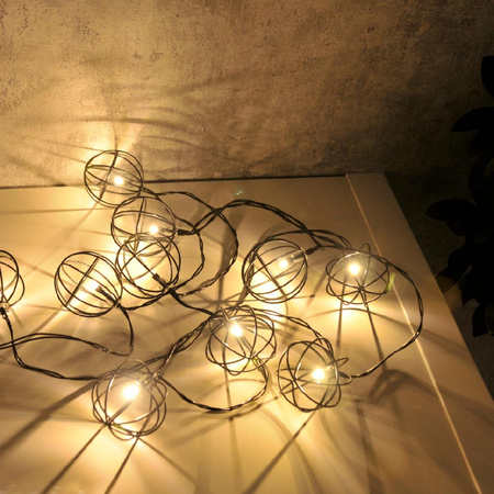 Batteriebetriebene LED-Gartengirlande 2,1 m betrieben mit 2xAA VIBORG-Batterien Schwarz GOLDLUX (Polux)