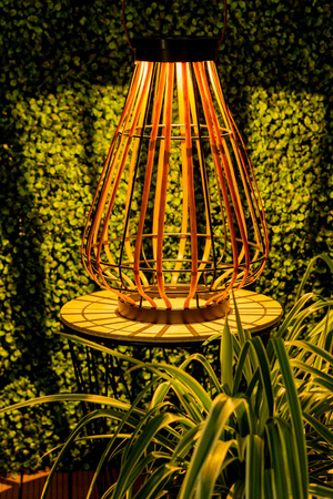 LED-Solarlampe für den Außenbereich Garten stehend Hängelaterne 3000K IP44 37cm Dämmerungssensor