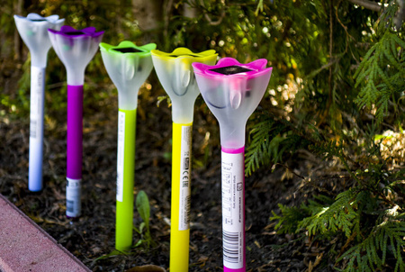 LED Solarbetriebene Gartenlampe TULIPANEK Grün