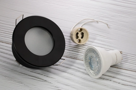 Set HALOGEN Hermetische Badezimmerleuchte PODBITKA AQUS Schwarz IP44 + LED GU10 36° 6W 3000K Lumiled