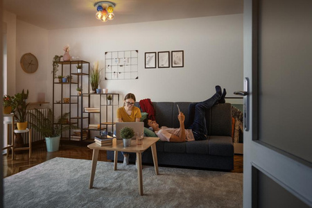 Dekorative E27-Deckenleuchte mit mehrfarbigem Dekor Ledvance Deckenleuchte