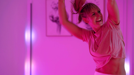 Intelligente LED-Stehleuchte 20W SMART+ WiFi RGB mit Fernbedienung dimmbar 200 cm schwarz FLOOR CORNER LEDVANCE