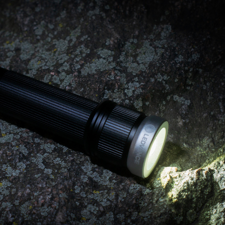 LED 15W 1400 lm IP65 Taktische Taschenlampe Batterie 6xAA ZOOM Handleuchte LEDVANCE