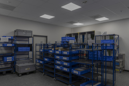 LED-Panel Büroleuchte Deckenleuchte 28W 3640lm 3000K Warm Anbauleuchte Einbauleuchte Weiß 62x62cm UGR19 Comfort Ledvance