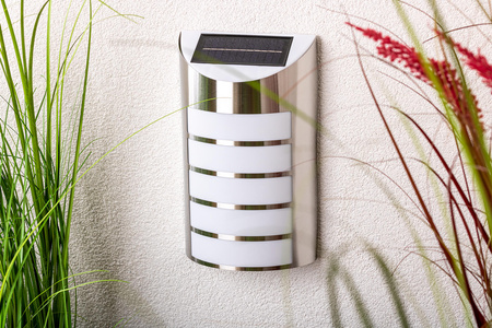 Garten-LED-Solar-Fassadenleuchte SAFFO Chrom/Weiß 6000K kalt GOLDLUX (Polux)