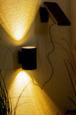 Wandleuchte LED Solar Gartenleuchte Fassade 3000K IP44 Up Down Dämmerungssensor