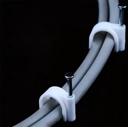 Kabelklemme mit Drahtnagel Rund FLOP 8mm Weiß