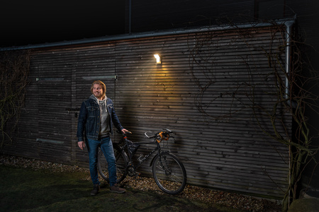 LED-Fluter 8W 750lm 4000K IP55 Grau mit Bewegungs- und Dämmerungssensor LEDVANCE Pro Spot Endura