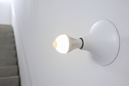 E27 A60 LED Lampen 8W = 60W 806lm 2700K Wärme 280° PHILIPS Bewegungs- und Dämmerungssensor