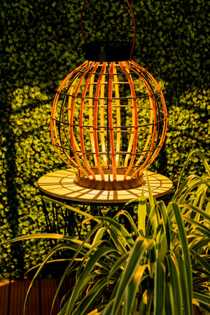 LED-Solarlampe für den Außenbereich Garten stehend Hängelaterne 3000K IP44 30,5 cm Dämmerungssensor