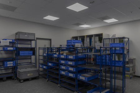 LED-Panel Büroleuchte Deckenleuchte 28W 3640lm 3000K Warm Anbauleuchte Einbauleuchte Weiß 62x62cm UGR19 Comfort Ledvance