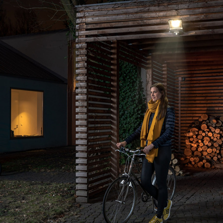 LED-Flutlicht 50W 4500lm 4000K IP44 Grau mit Bewegungssensor LEDVANCE Flutlicht Endura