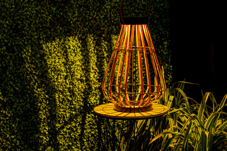 LED-Solarlampe für den Außenbereich Garten stehend Hängelaterne 3000K IP44 37cm Dämmerungssensor