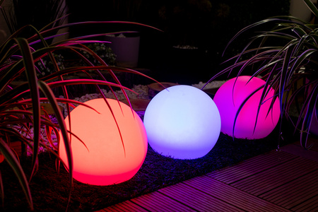 LED Solarbetriebene Gartenlampe RGB Bodenkugel 20cm + Fernsteuerung