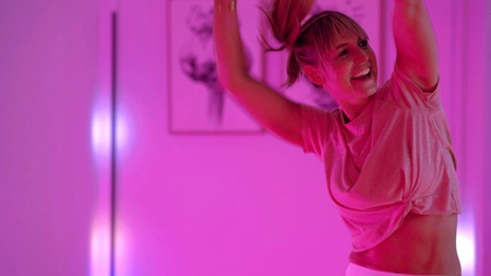 Intelligente LED-Stehleuchte 20W SMART+ WiFi RGB mit Fernbedienung dimmbar 200 cm schwarz FLOOR CORNER LEDVANCE