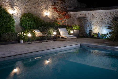 Intelligente Solar-Gartenwandleuchte 6W 400lm RGB+W SMART+ BLUETOOTH LEDVANCE