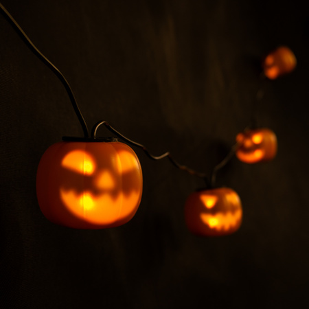 Batteriegirlande 8xLED Deko-Kürbisse 4,45m Halloween-Lichter + USB C