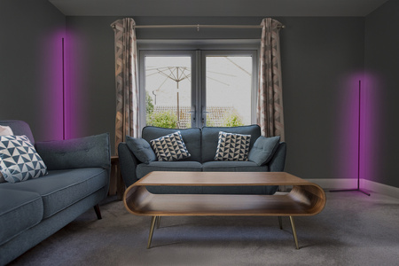 Intelligente LED-Stehleuchte 14W SMART+ WiFi RGB mit Fernbedienung Dimmbar 140cm Schwarz FLOOR CORNER LEDVANCE