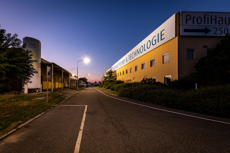 LED-Straßenleuchte 150W 4000K 19500lm IP66 IK08 ECO CLASS AREA LEDVANCE