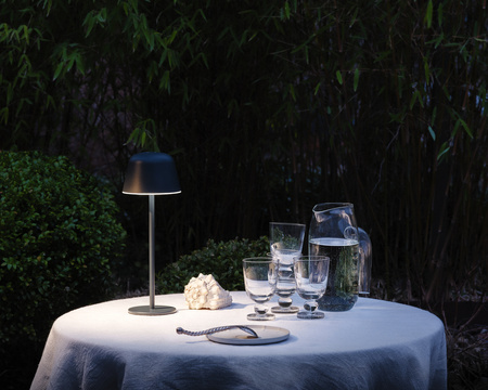 LED Tischlampe für draußen Wiederaufladbar Dimmbar 2.5W 200lm 2700/4000/6500K IP54 Endura Ledvance Grau