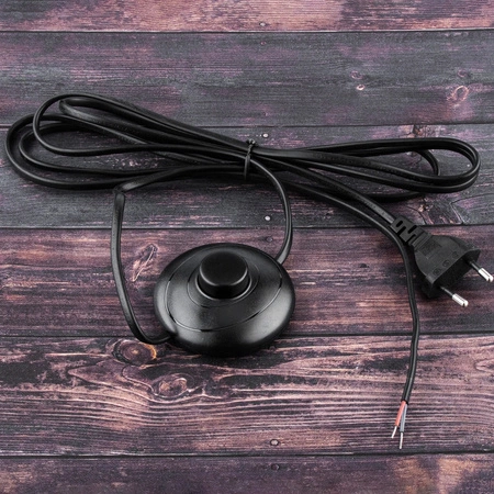 Fußschalter mit schwarzem Kabel