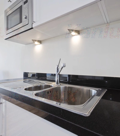 Dreieckige Unterschrank-Möbelspotleuchte ZEPO Mattchrom G4 Kanlux