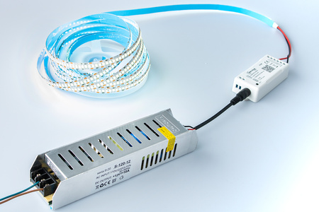 Modulares Konstantspannungsnetzteil 120W 10 A 12 V DC PFC SLIM LED