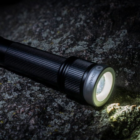 LED 15W 1400 lm IP65 Taktische Taschenlampe Batterie 6xAA ZOOM Handleuchte LEDVANCE