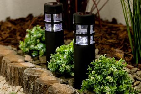 LED-Solar-Gartenlampe mit Nietenpfosten 6500K 40cm IP44