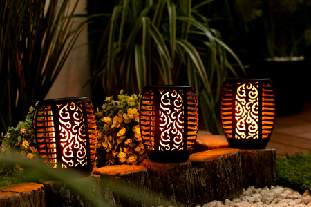 Solar Gartenlampe LED Hängelaterne Flamme IP44 1700K Dämmerungssensor