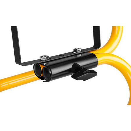 Tragbarer LED Fluterstrahler auf einem Stativ HANDLE 50W 4500K