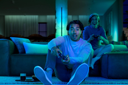 Schreibtischlampe SIGNE GRADIENT LED Schwarz EU/UK 11.8W CCT RGB PHILIPS HUE Bluetooth Zigbee