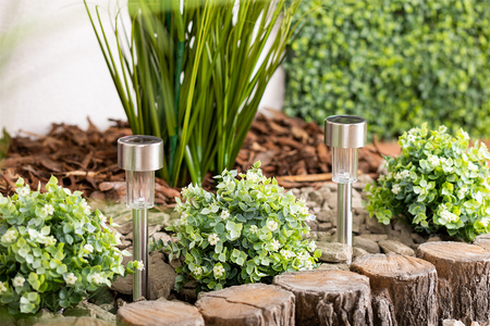 LED Solar-Gartenleuchte satiniert INOX / CHROME