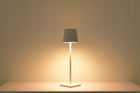 LED Tischlampe 3W 200lm 4000K neutralweiß Wiederaufladbar Schule Nachtlicht Dimmbar Ein/Aus Schalter Weiß Solio Masterled