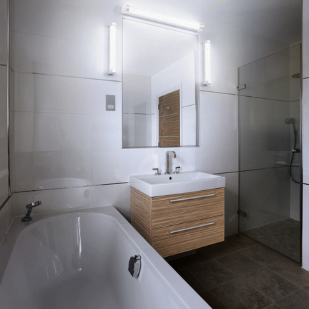 Badezimmerlampe LED Wandlampe über Spiegel Dimmbar 9W 900lm CCT Weiß IP44 40cm Obris Ledvance