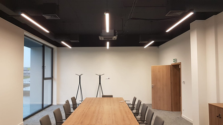 LED-Langfeldleuchte 31W 4340lm 4000K Neutral IK08 Chrom Nexline Kobi